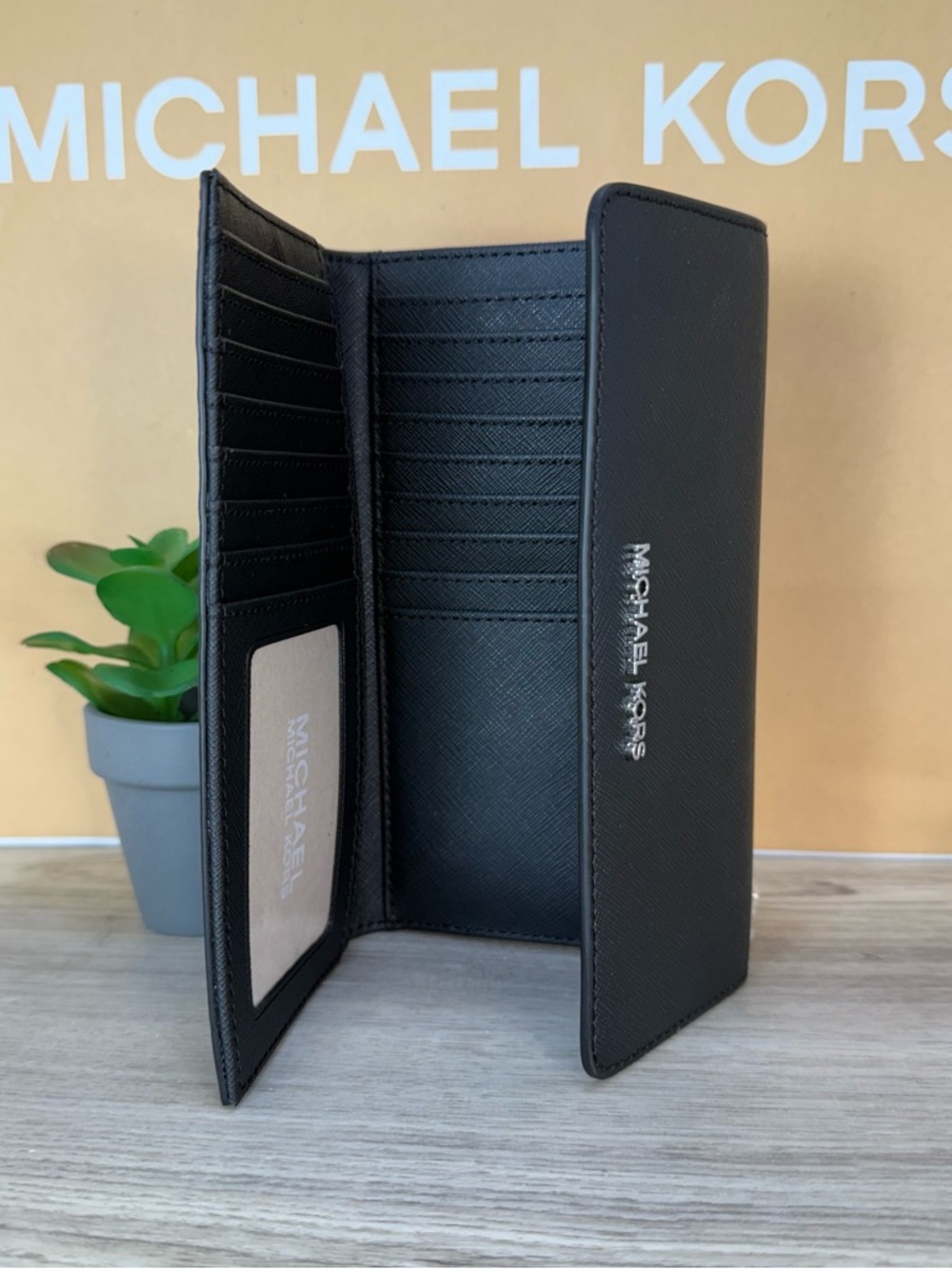 Michael Kors Wallet - Picture 7 of 8